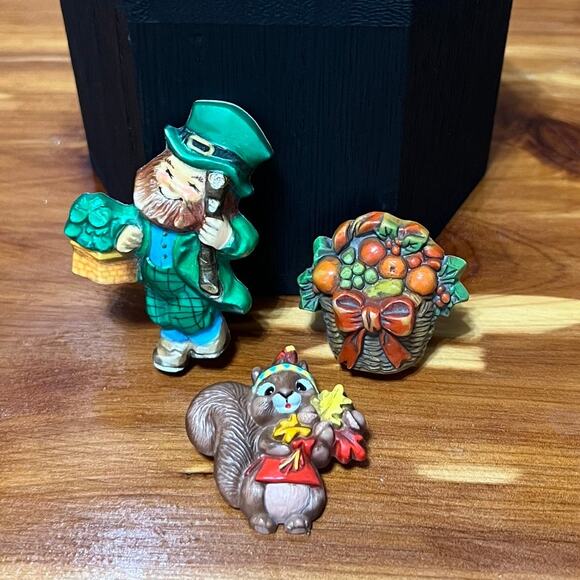 Vintage Hallmark Cards Brooch Lapel Pin Fall Harvest Basket Squirrel Leprechaun - Picture 11 of 11